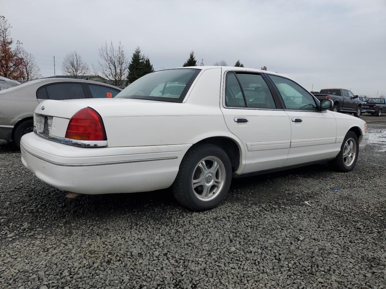 Ford Crown Vic Lx Image 3