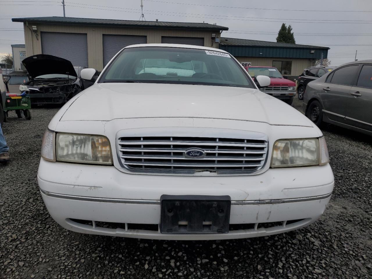 Ford Crown Vic Lx Image 12
