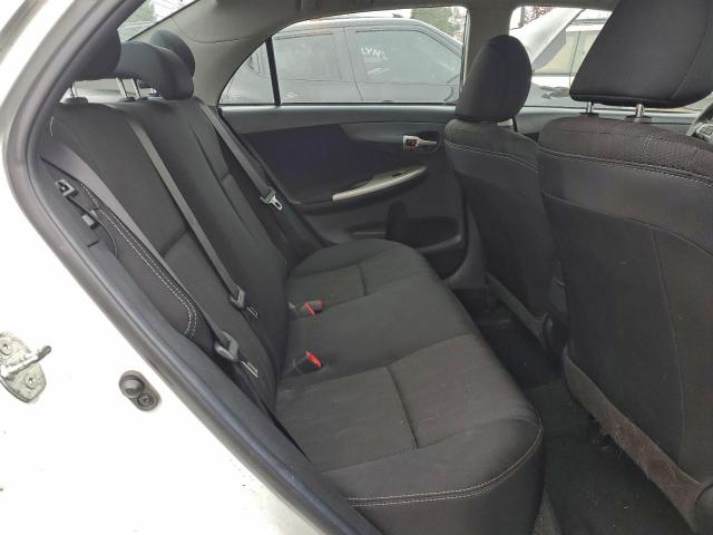 Toyota Corolla Base Image 9