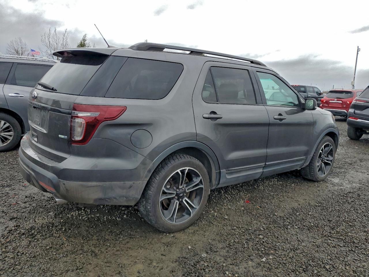 Ford Explorer Sport Image 9