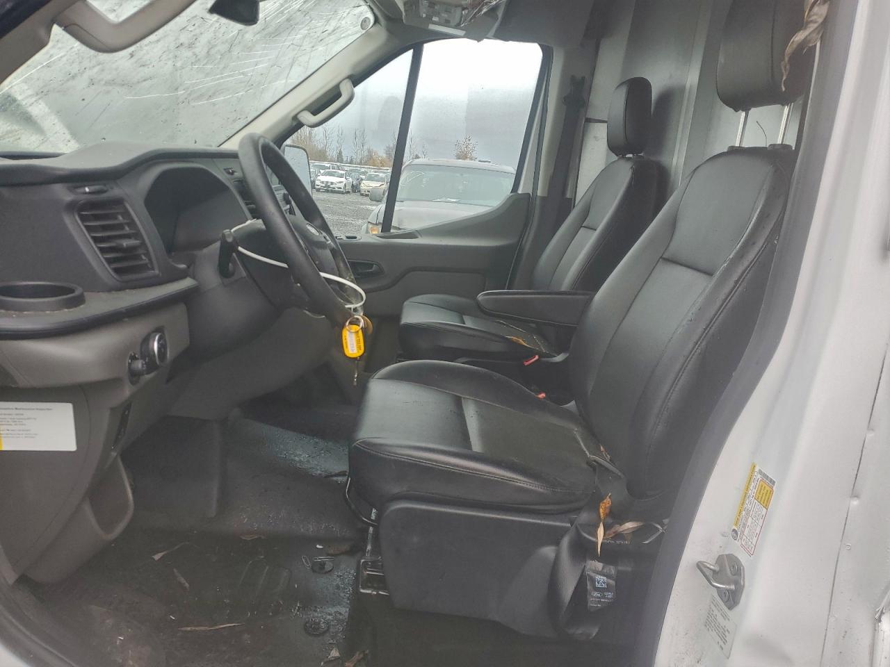 Ford Transit T-250 Image 5