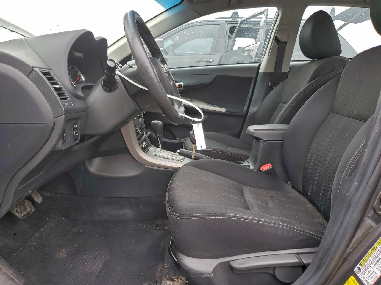 Toyota Corolla Base Image 7