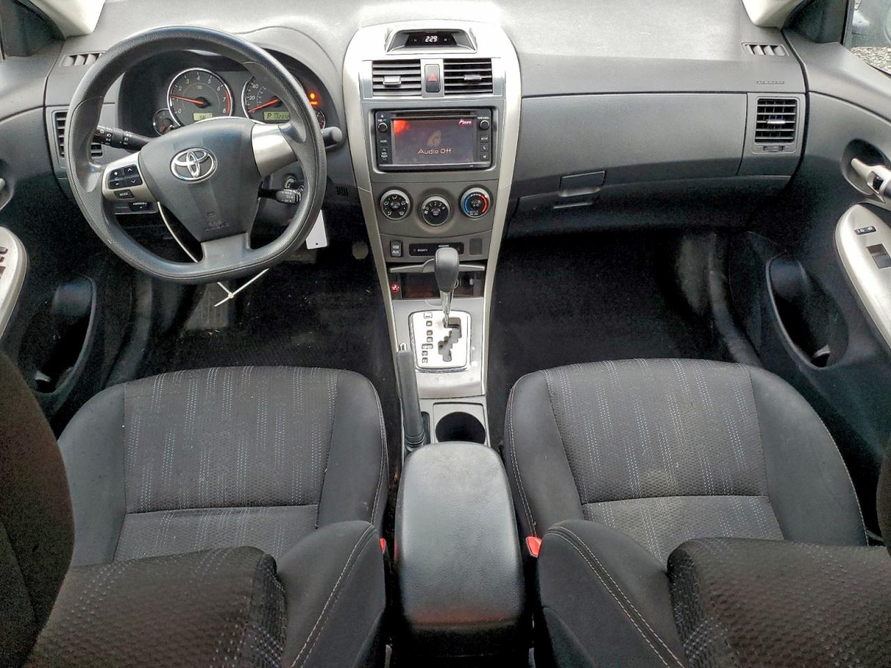 Toyota Corolla Base Image 12