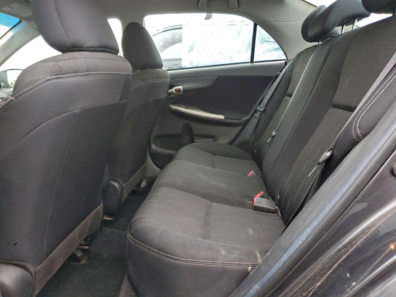 Toyota Corolla Base Image 11