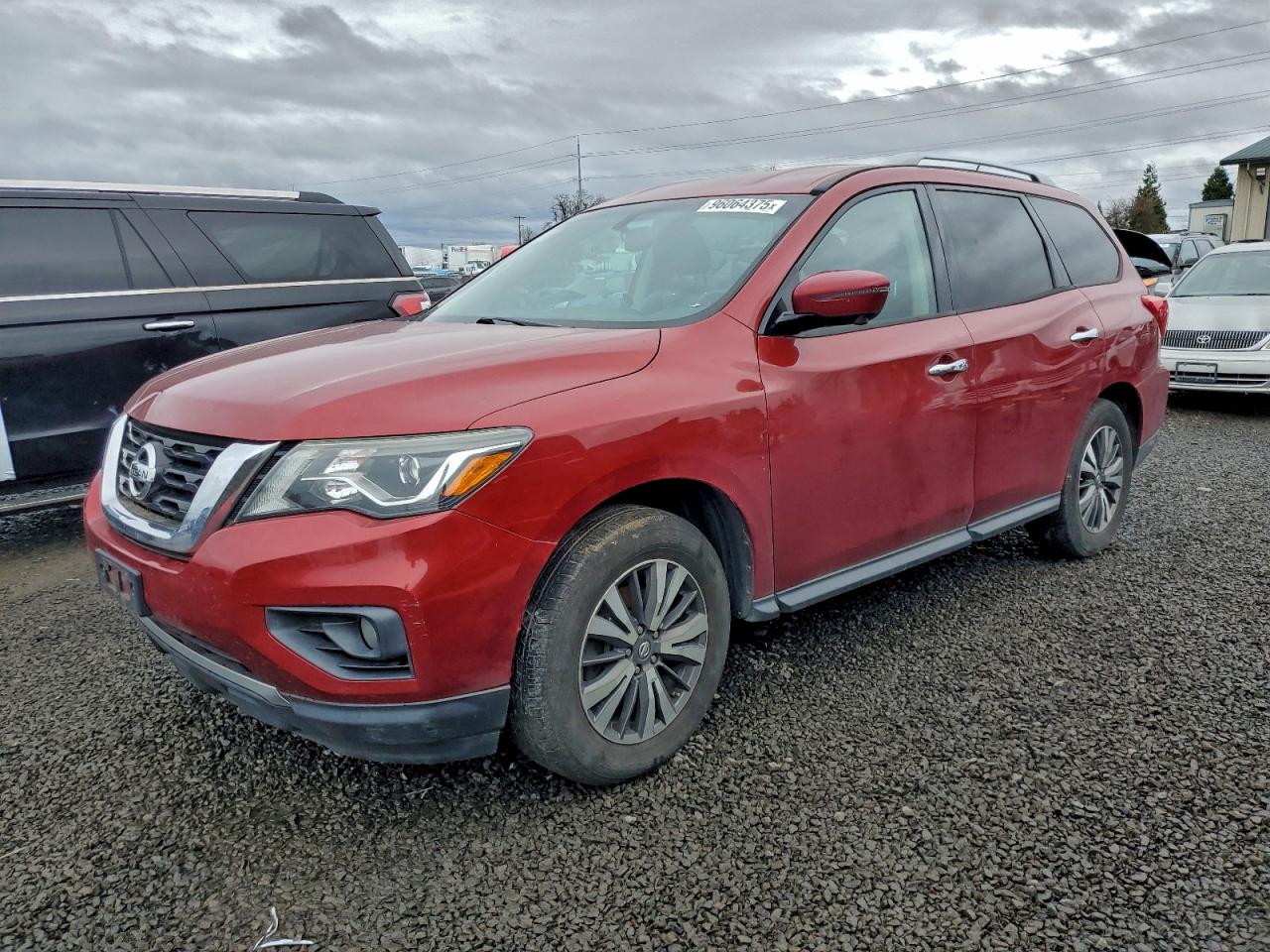 Nissan Pathfinder S Image 1