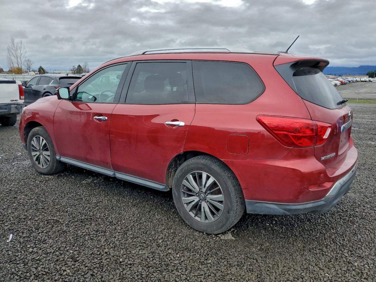 Nissan Pathfinder S Image 2