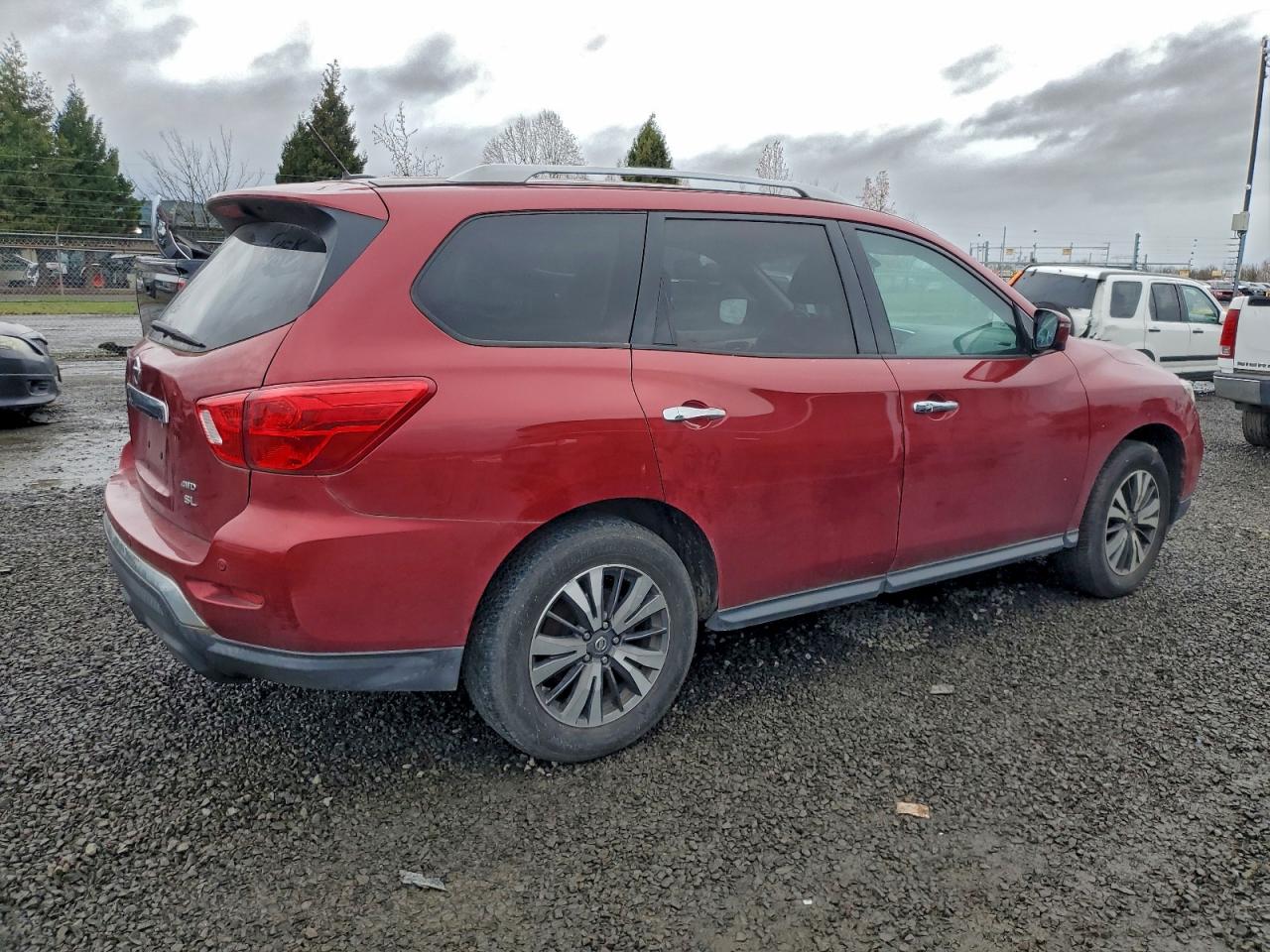 Nissan Pathfinder S Image 5