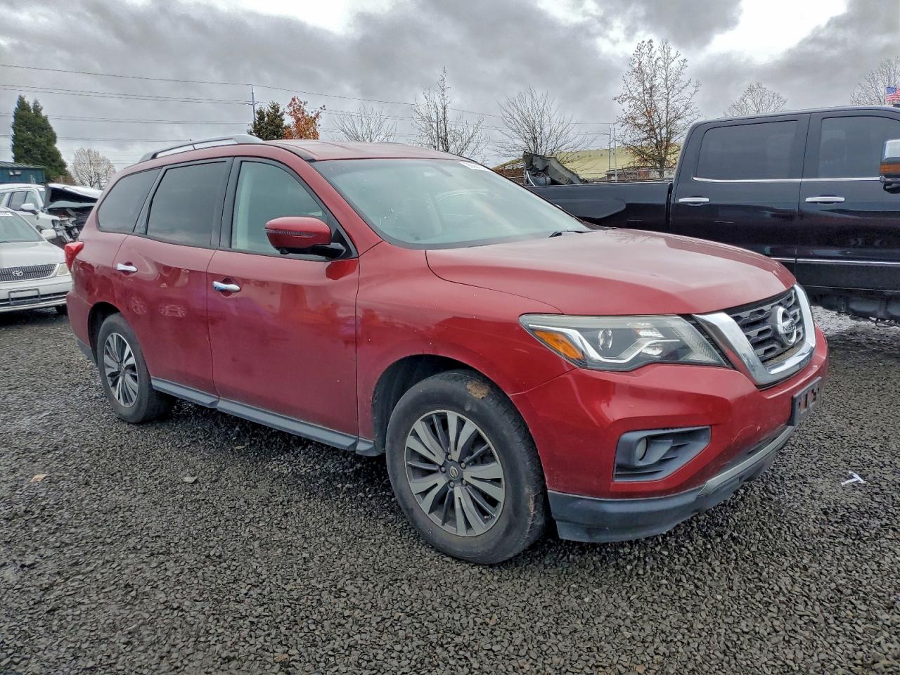 Nissan Pathfinder S Image 4