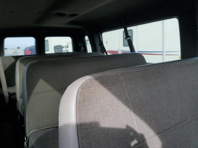 Ford Econoline E350 Super Duty Wagon Image 10