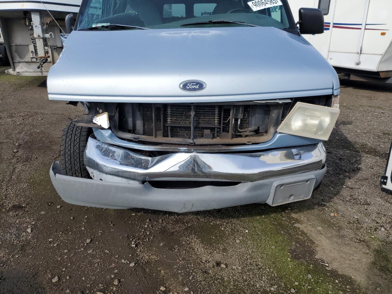 Ford Econoline E350 Super Duty Wagon Image 5