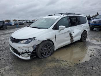  Salvage Chrysler Pacifica