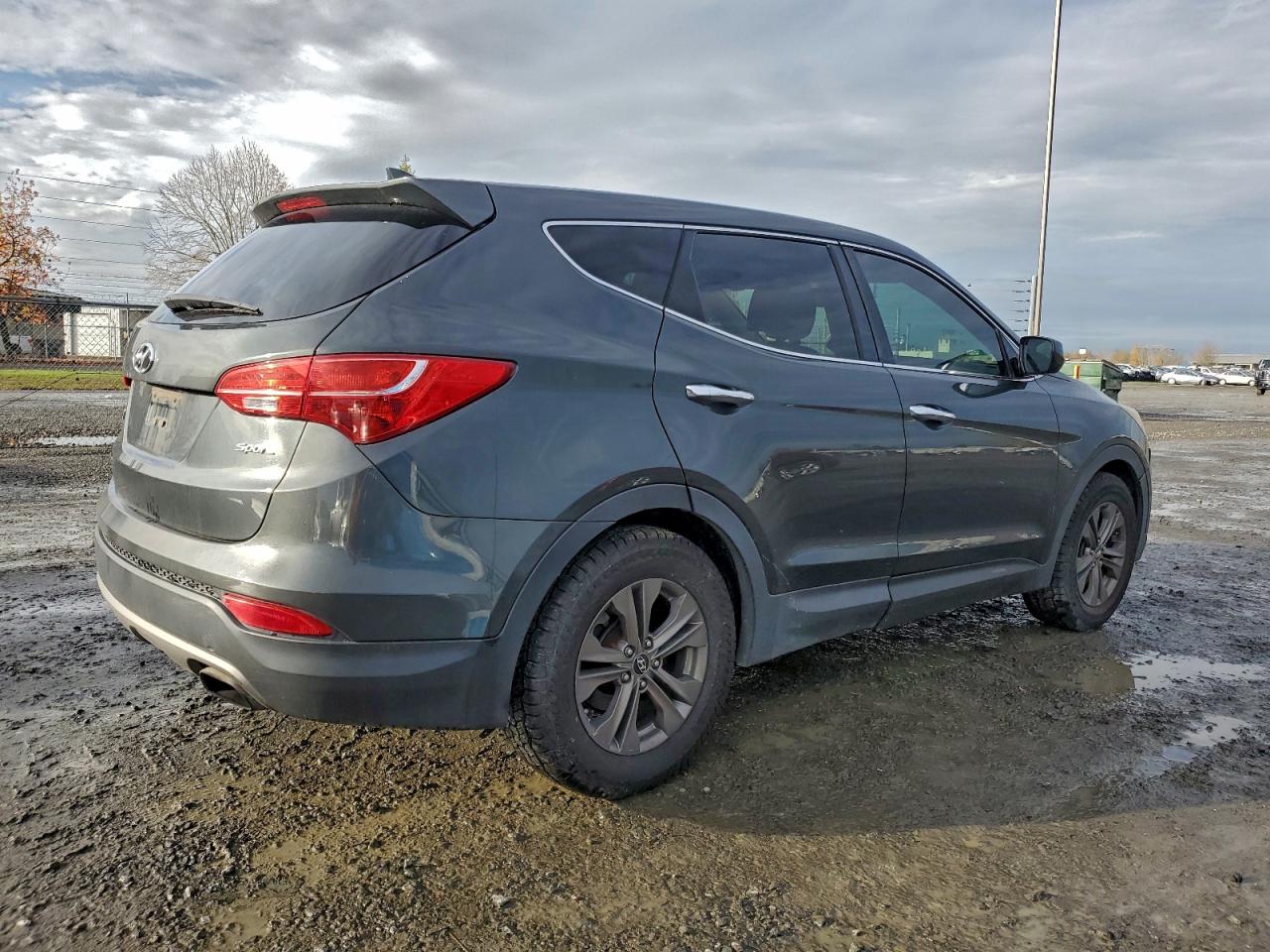 Hyundai SANTA FE Image 4