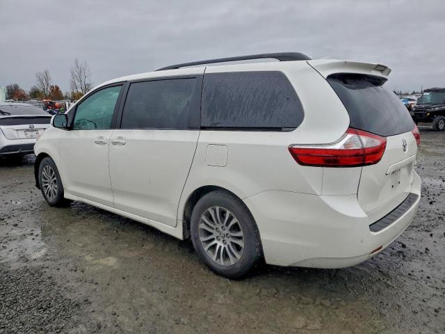 Toyota Sienna Xle Image 3