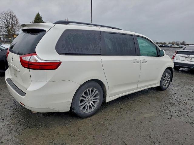 Toyota Sienna Xle Image 2