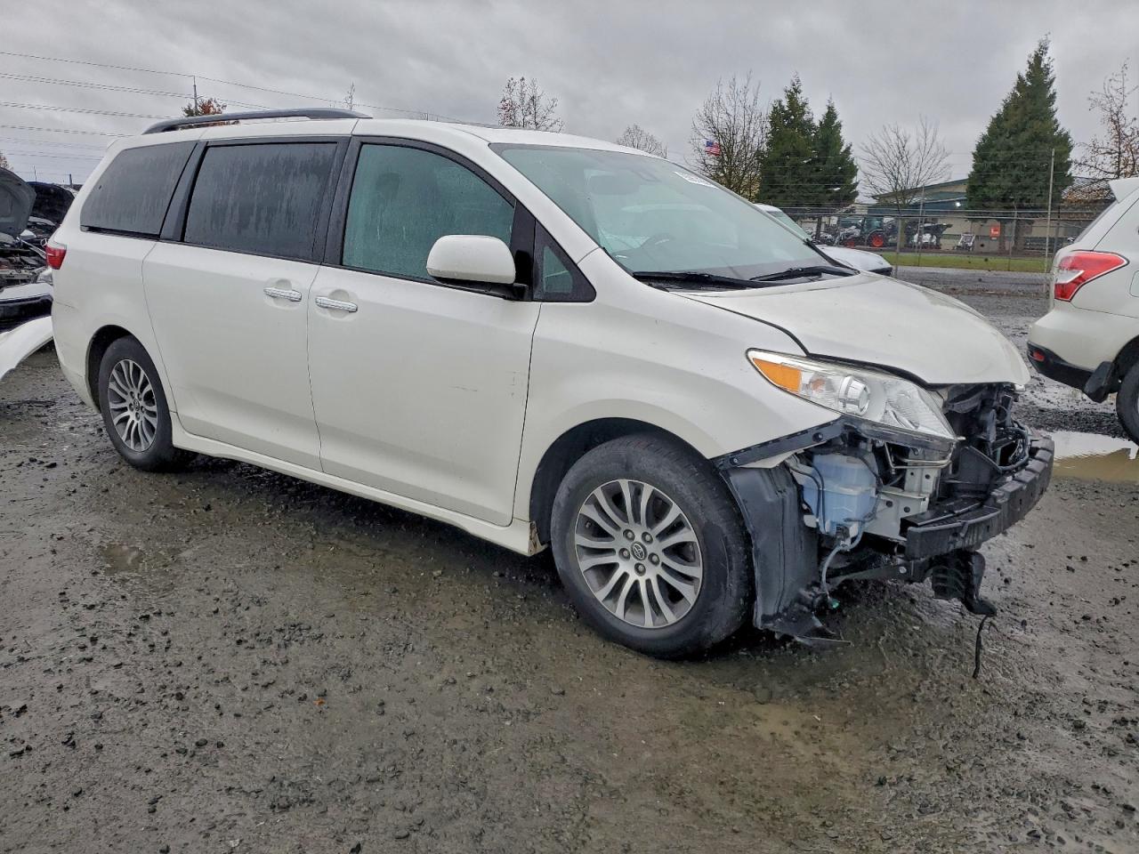 Toyota Sienna Xle Image 5