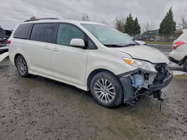 Toyota Sienna Xle Image 5