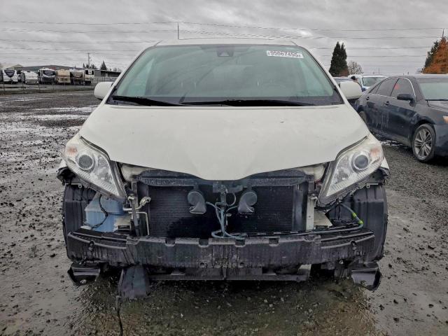 Toyota Sienna Xle Image 7