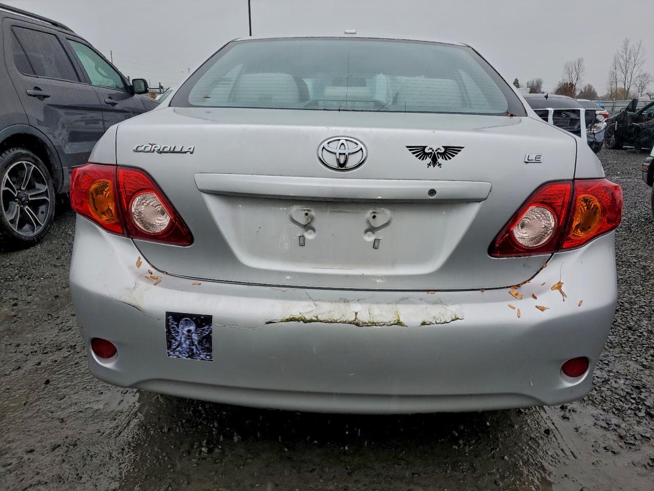 Toyota Corolla Base Image 9