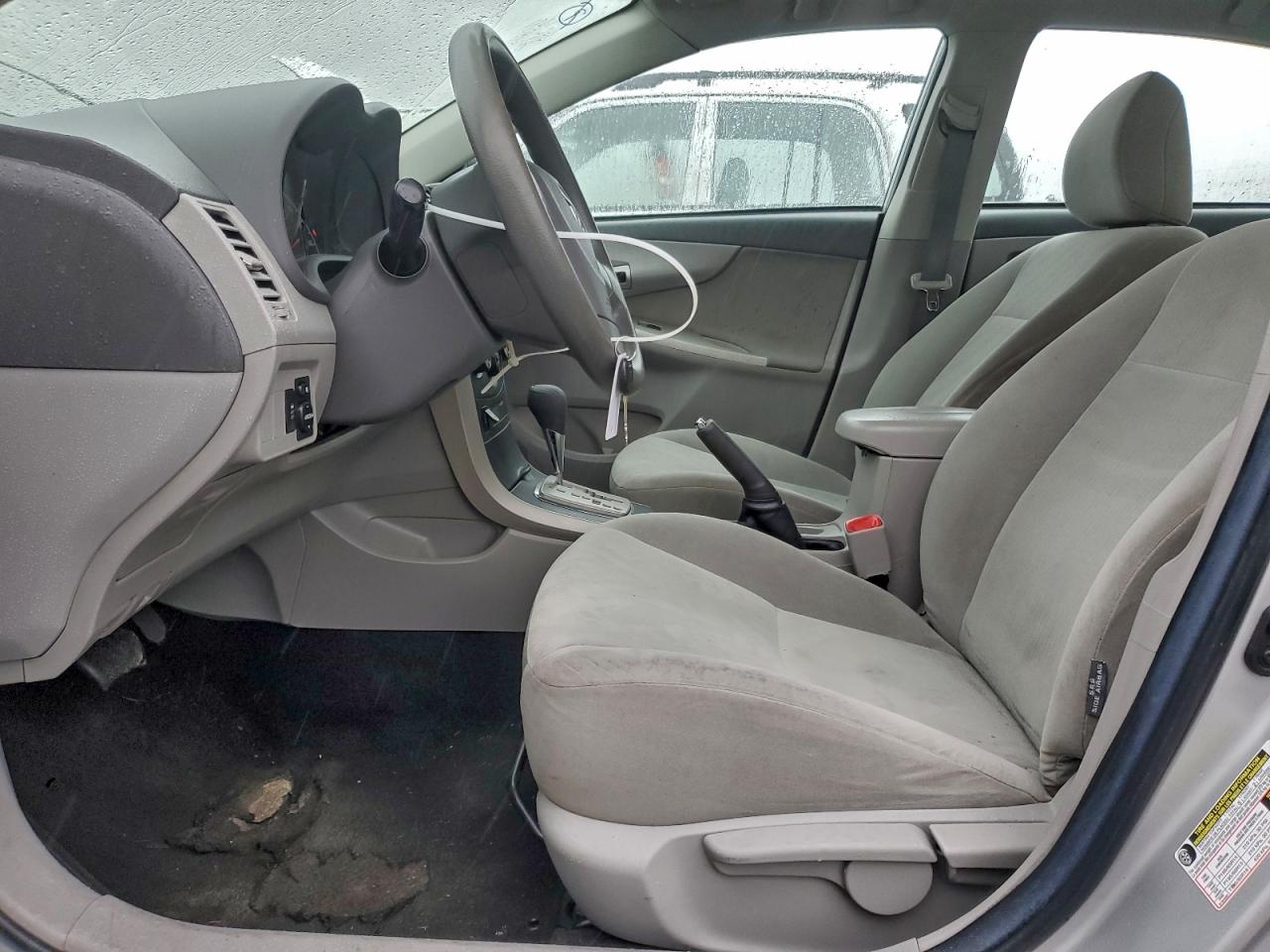 Toyota Corolla Base Image 5