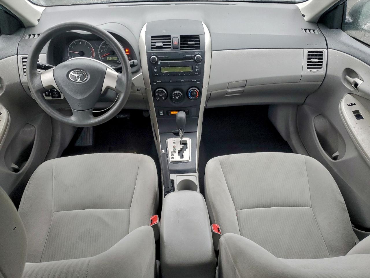 Toyota Corolla Base Image 6