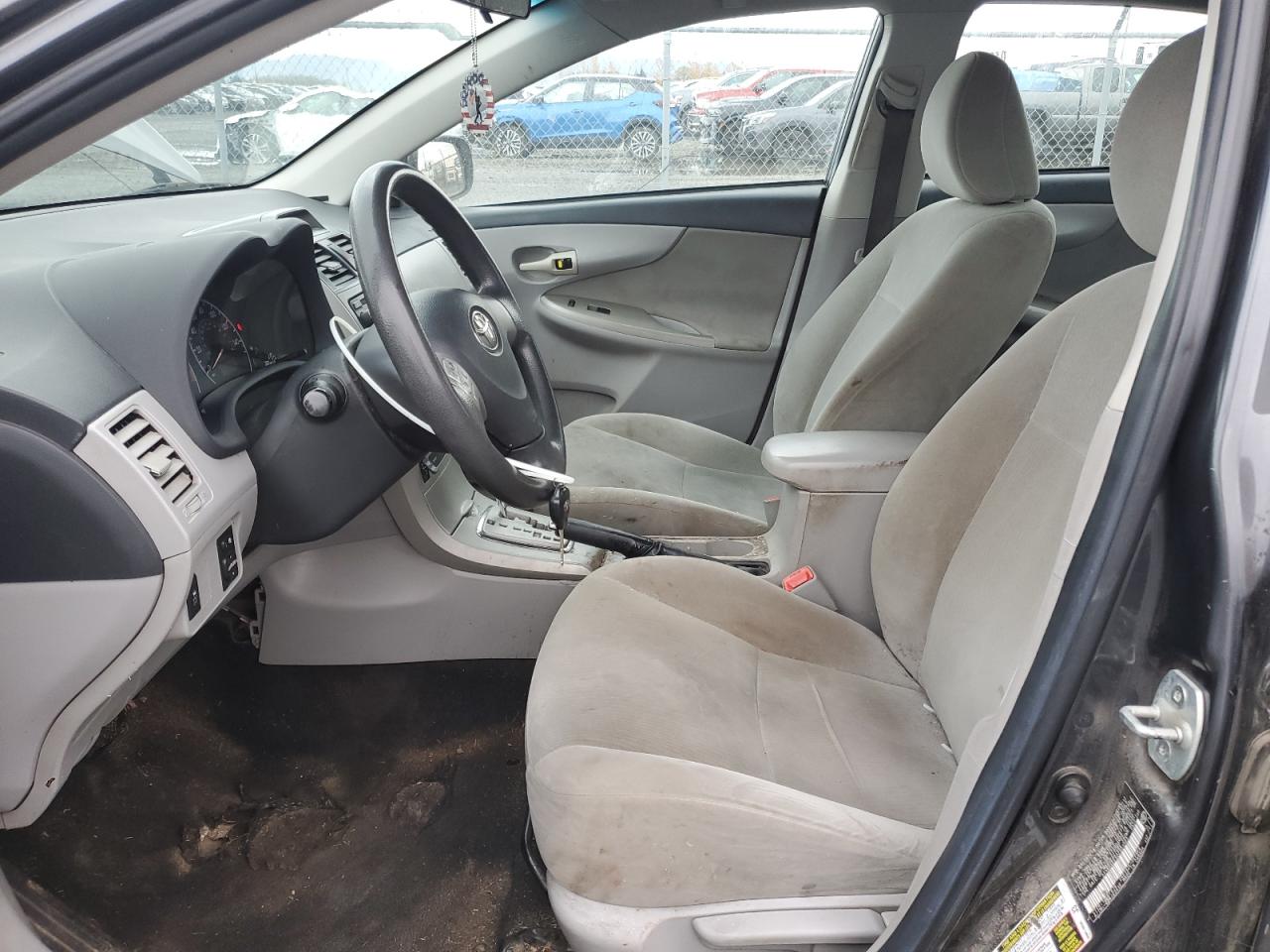 Toyota Corolla Base Image 2