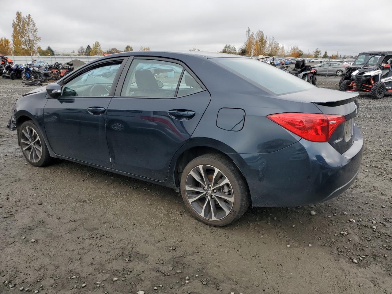 Toyota Corolla L Image 2