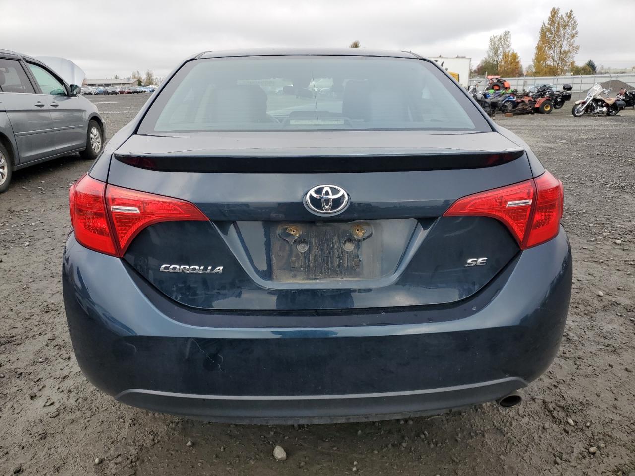 Toyota Corolla L Image 9