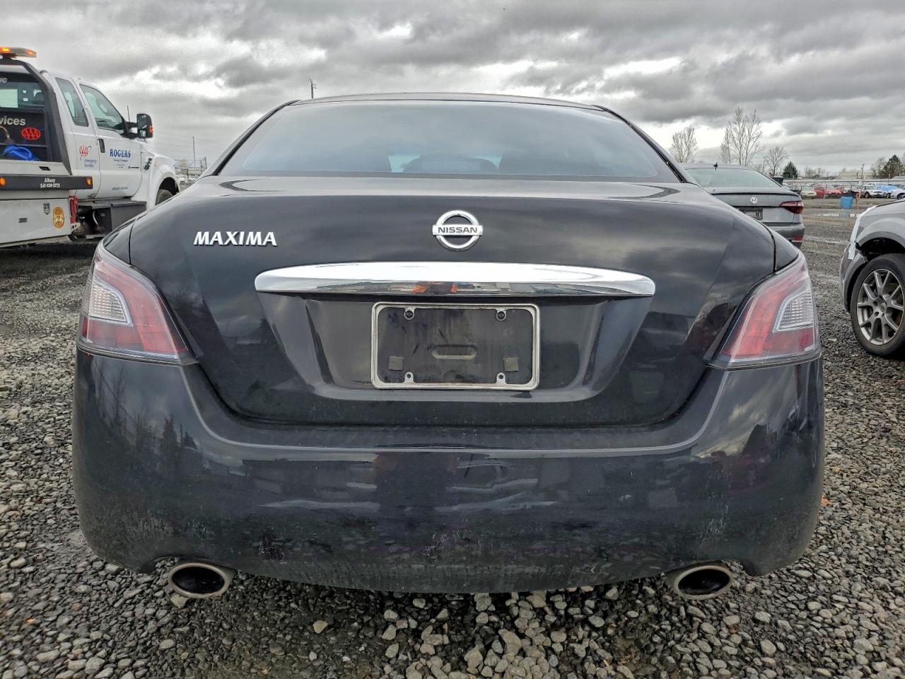 Nissan Maxima S Image 3