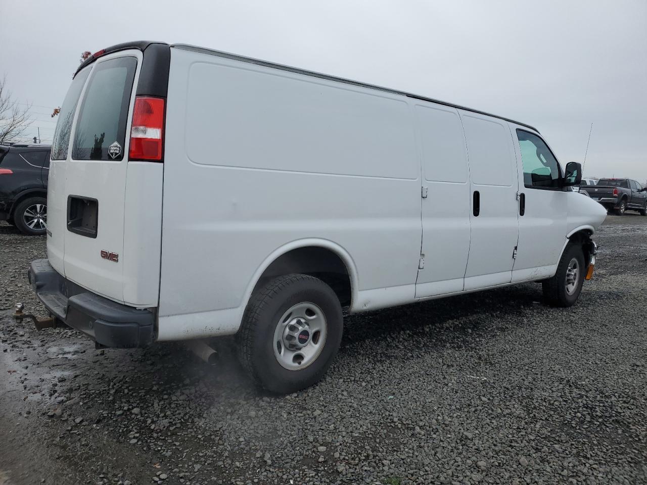 GMC Savana G3500 Image 3