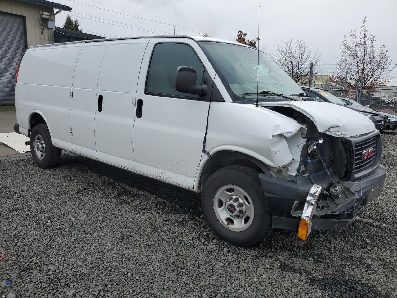 GMC Savana G3500 Image 12