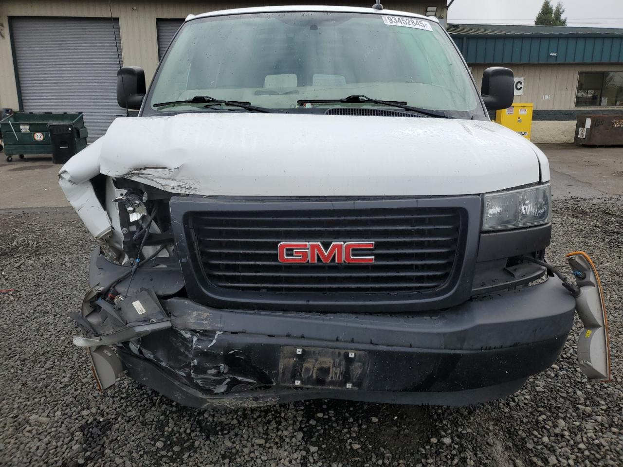 GMC Savana G3500 Image 7