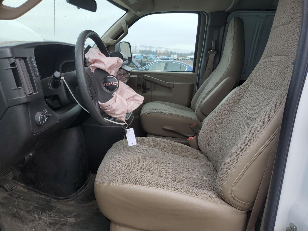 GMC Savana G3500 Image 8