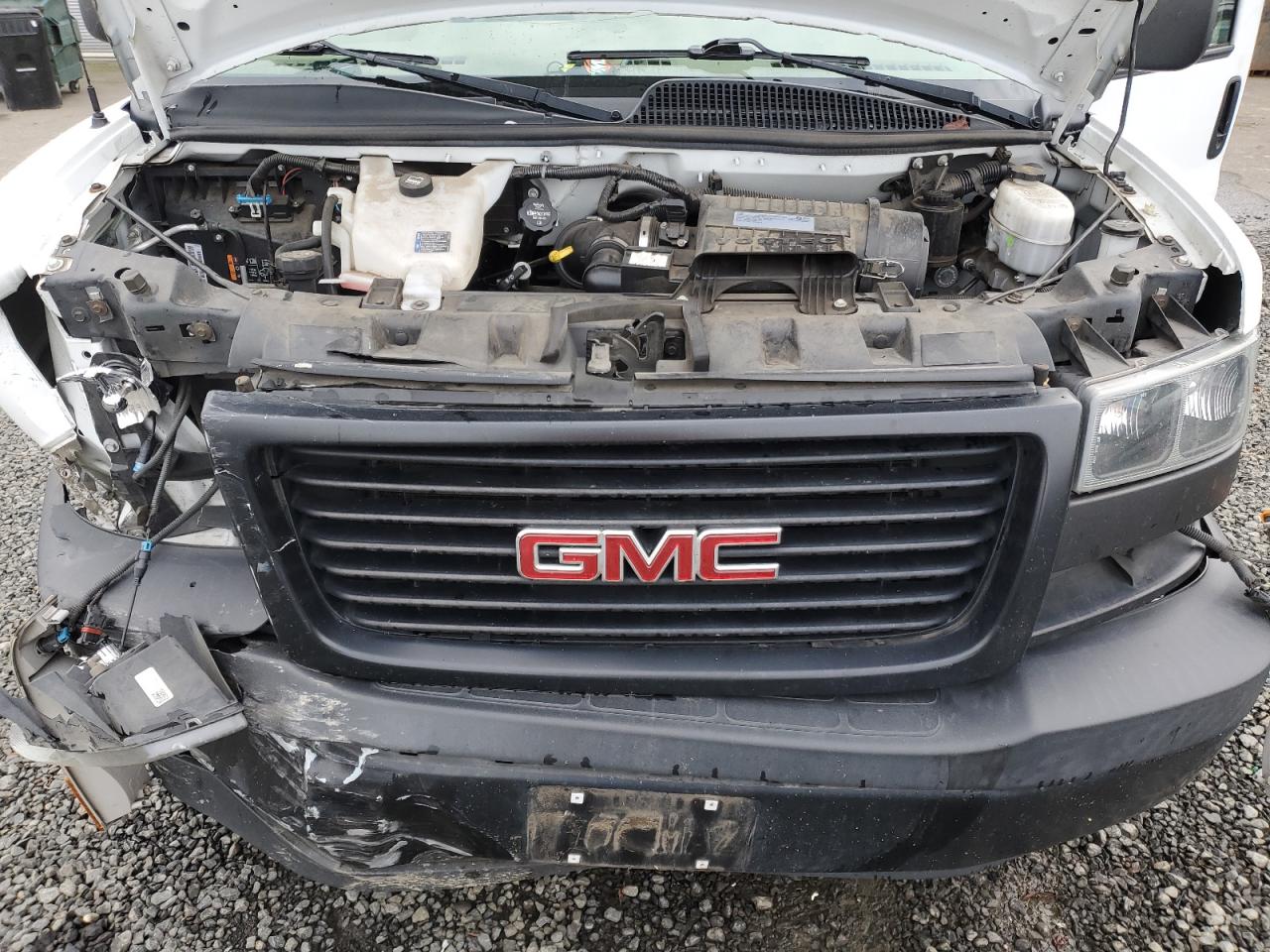 GMC Savana G3500 Image 10