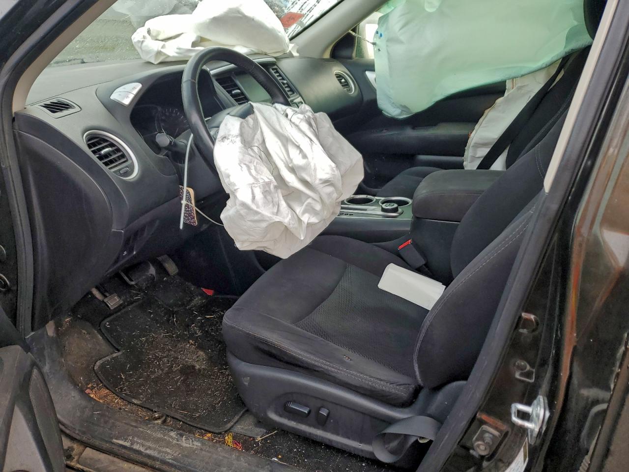 Nissan Pathfinder S Image 4