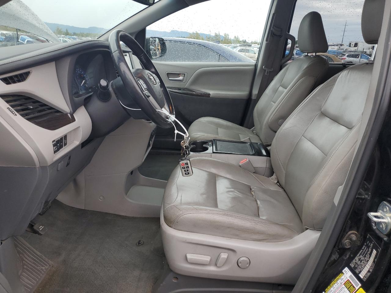 Toyota Sienna Xle Image 13