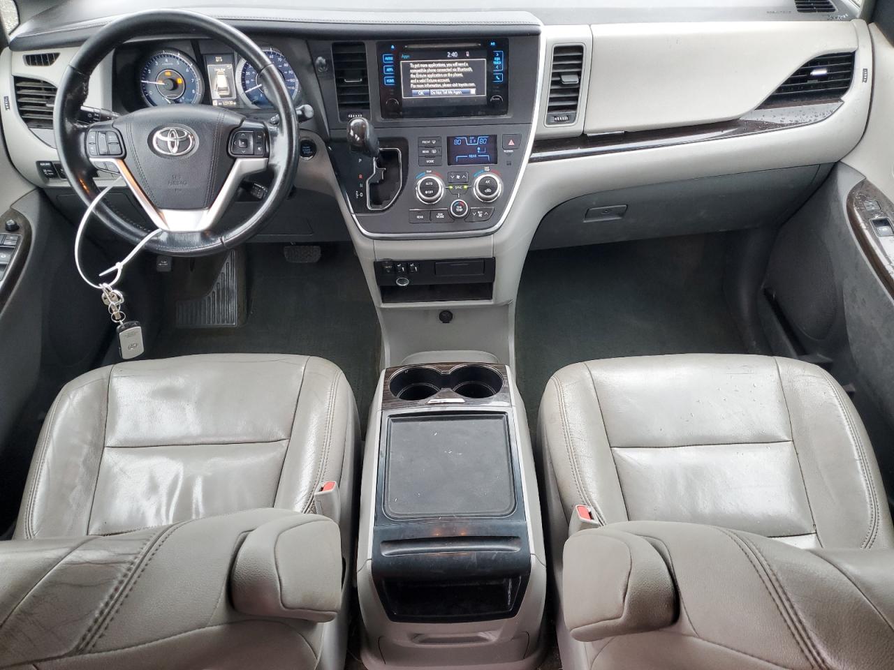 Toyota Sienna Xle Image 9