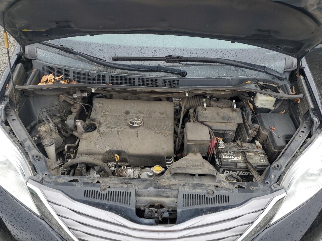 Toyota Sienna Xle Image 2