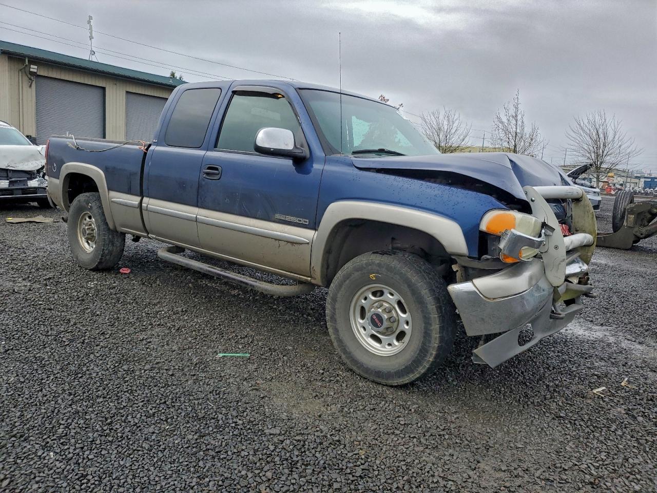 GMC Sierra K2500 Image 6