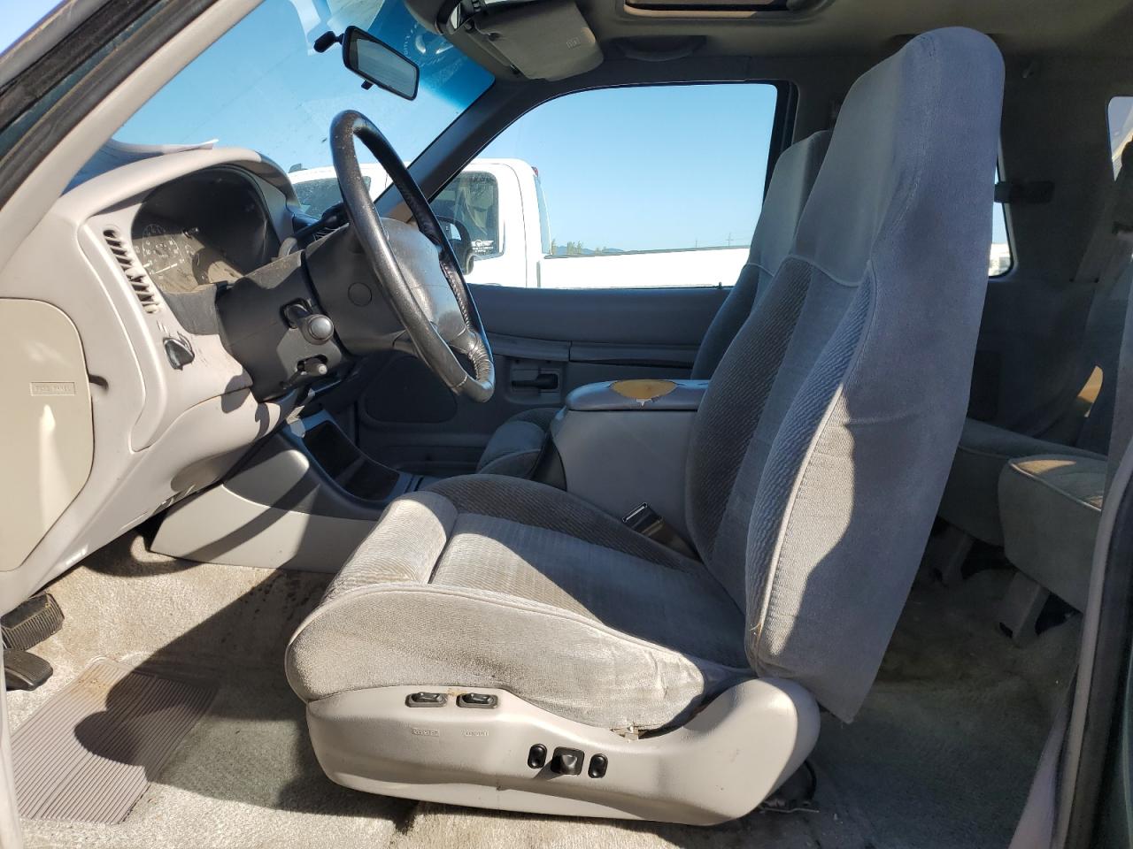 Ford Explorer Image 5