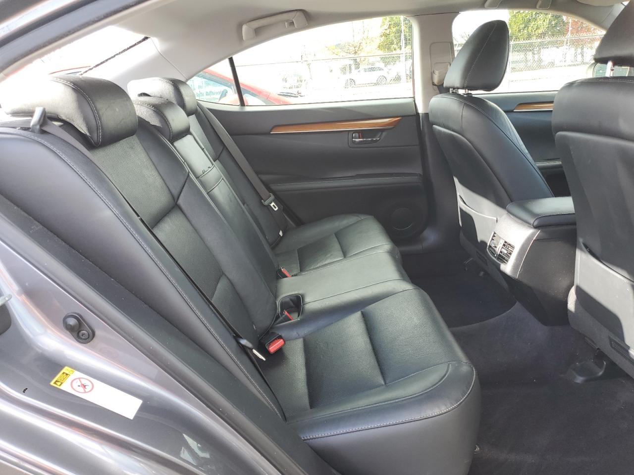 Lexus Es 300h Image 6