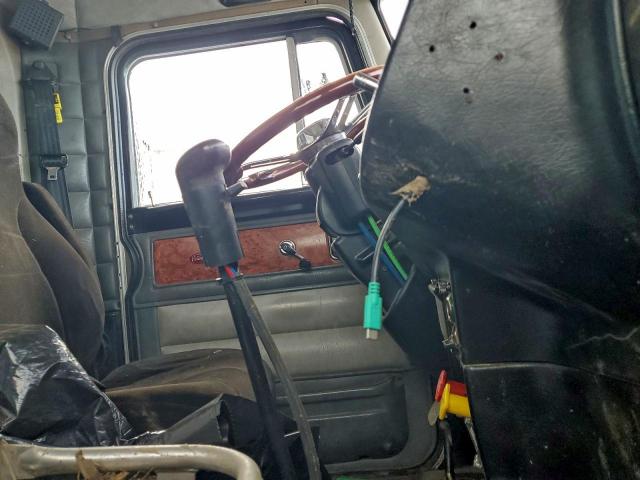 Peterbilt 379 Image 2