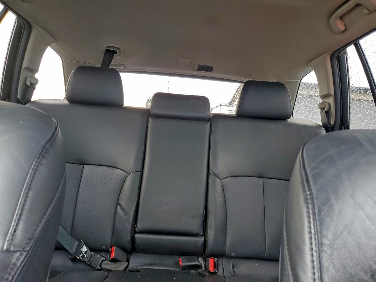 Subaru Outback 2.5i Limited Image 3