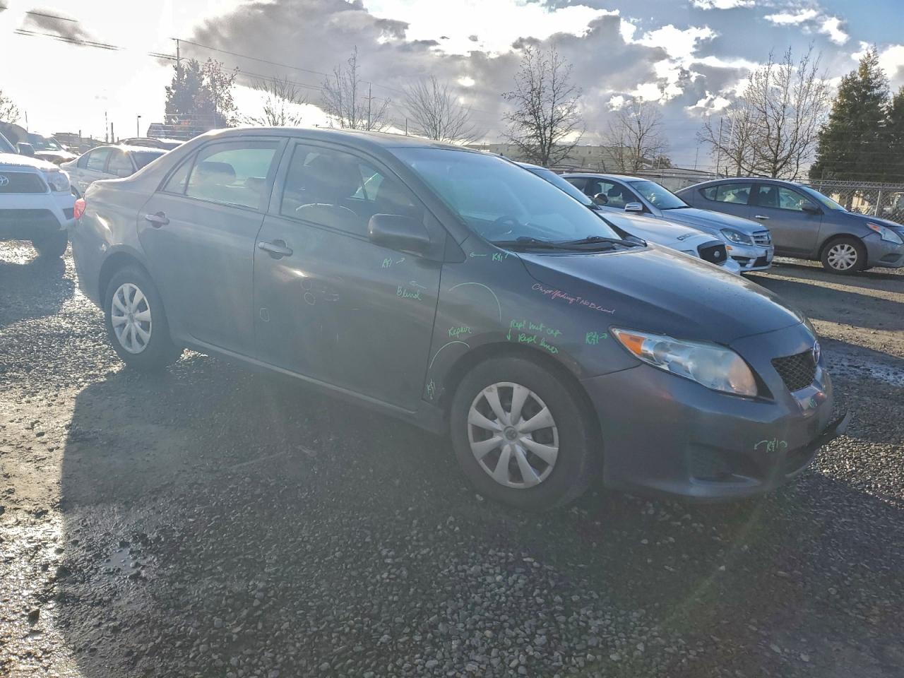 Toyota Corolla Base Image 9