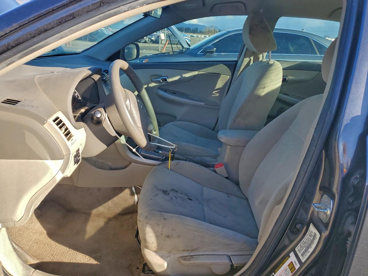 Toyota Corolla Base Image 11