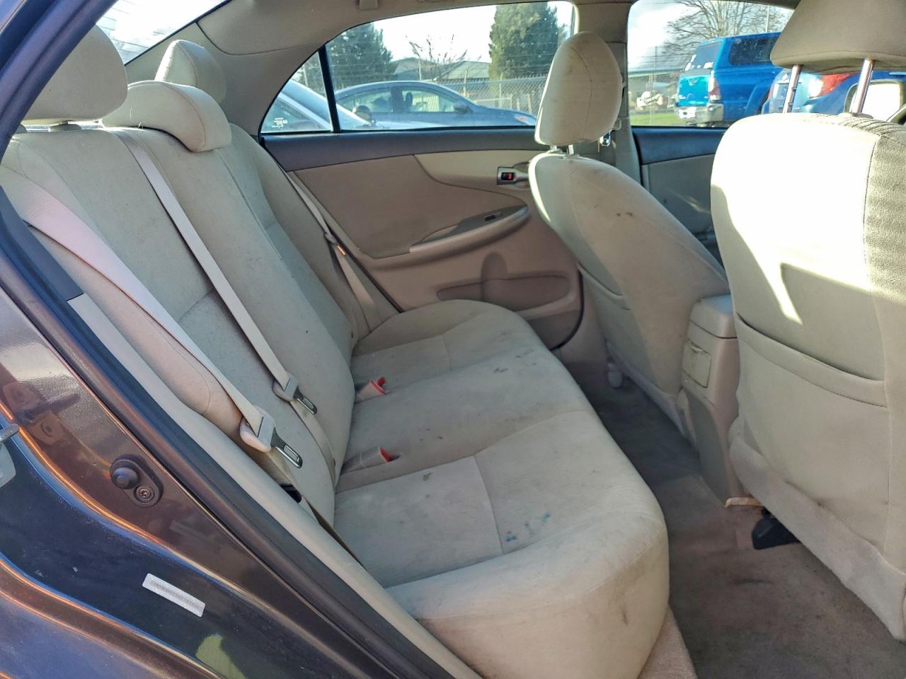 Toyota Corolla Base Image 10