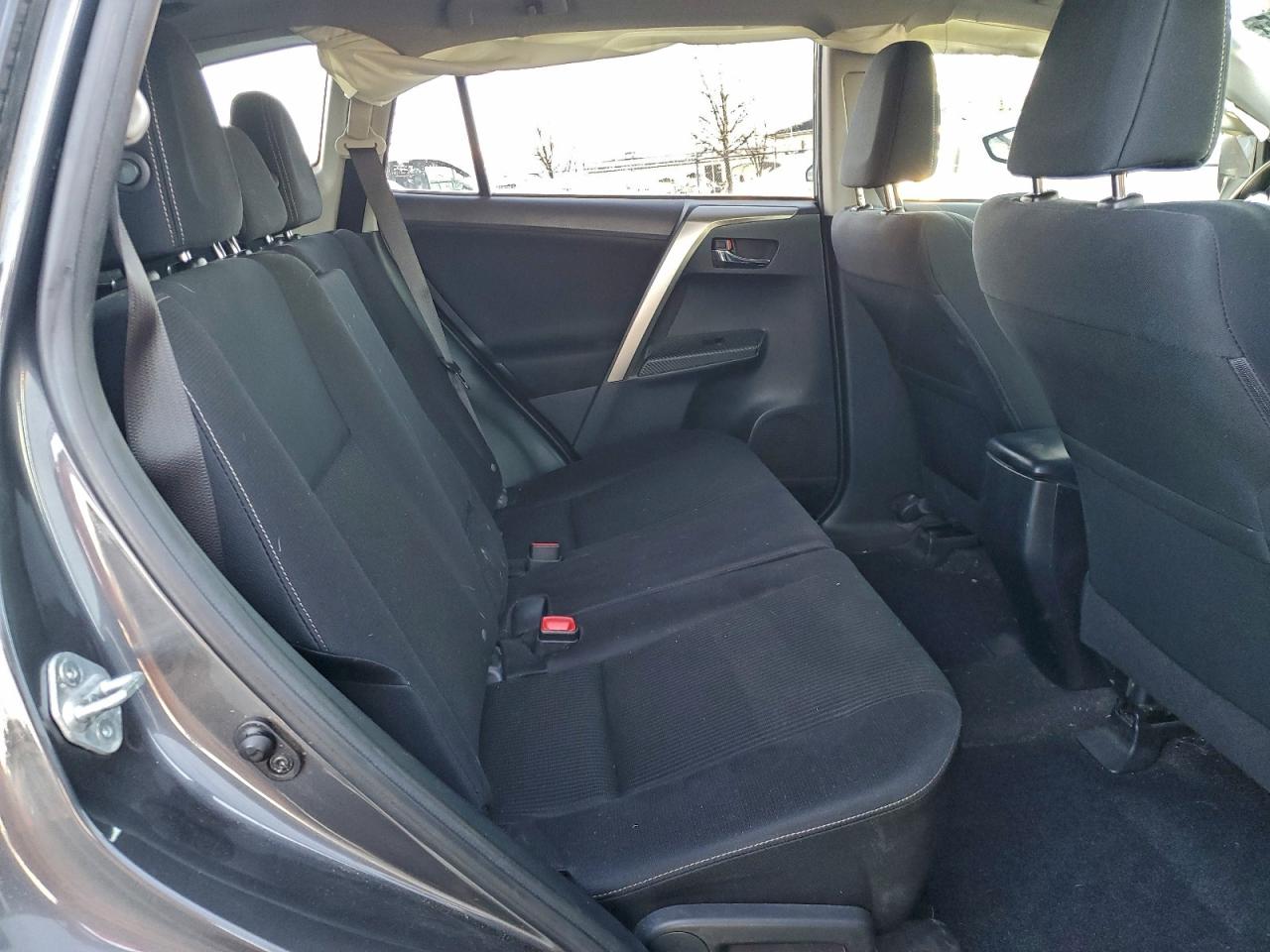 Toyota RAV4 Xle Image 6