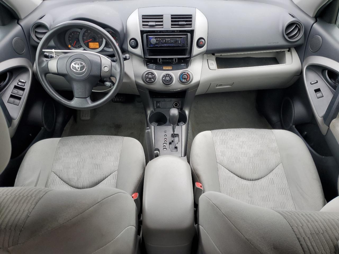 Toyota RAV4 Image 12