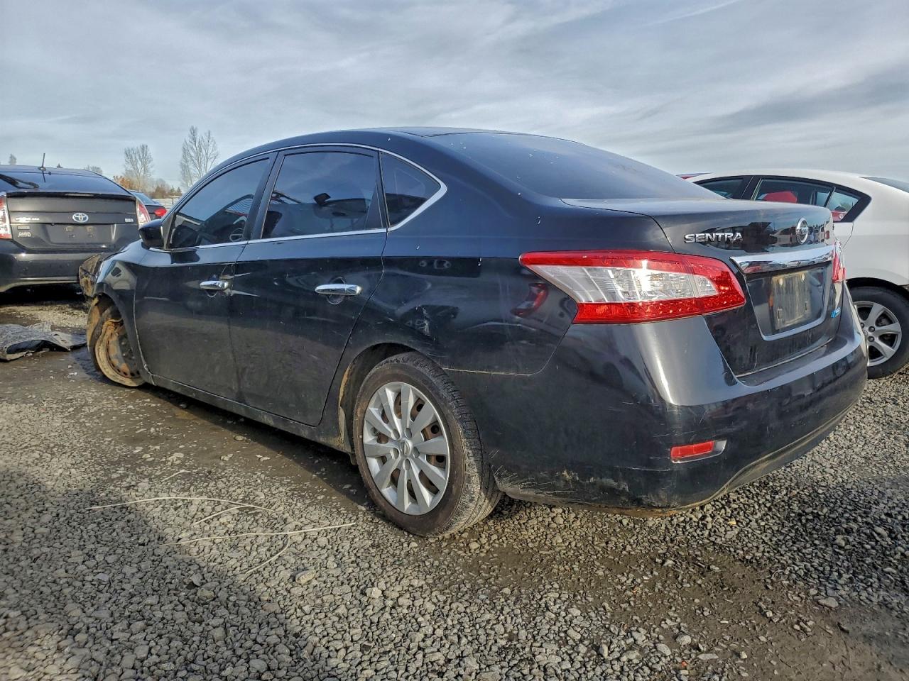 Nissan Sentra S Image 2