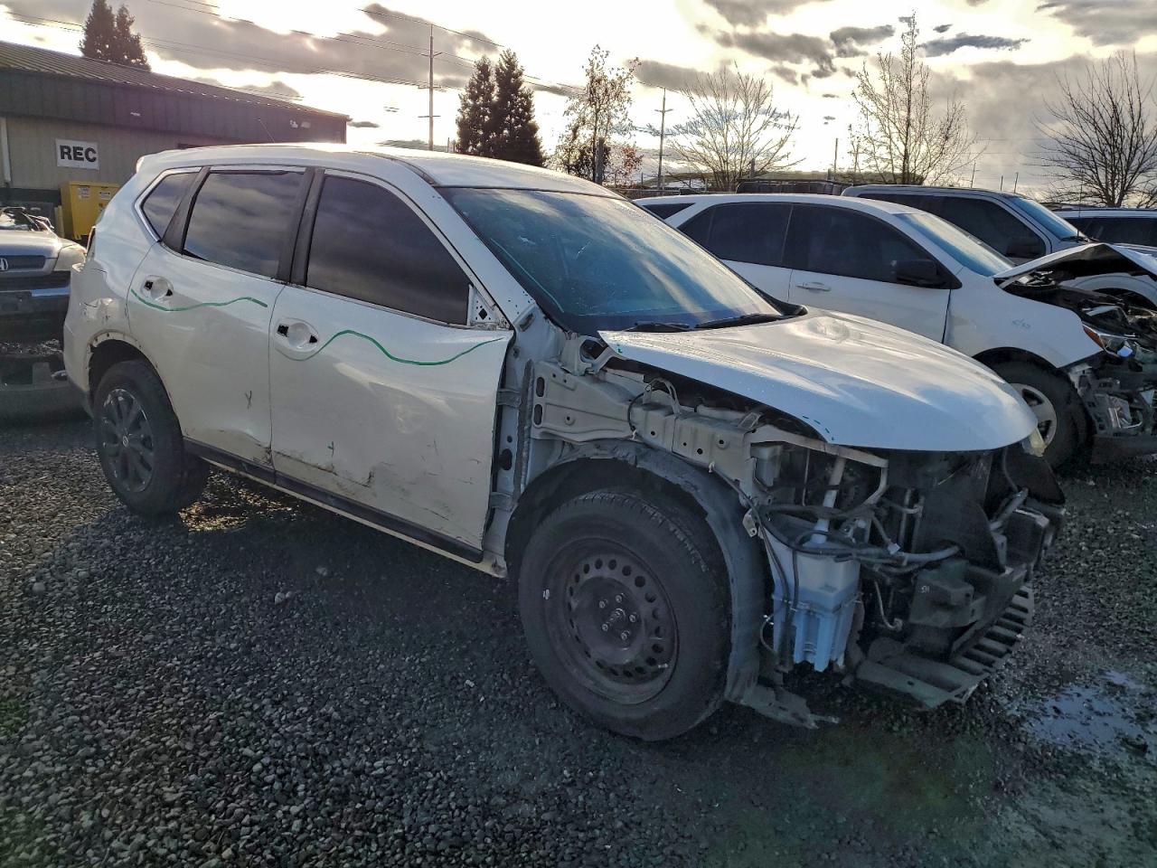 Nissan Rogue S Image 4