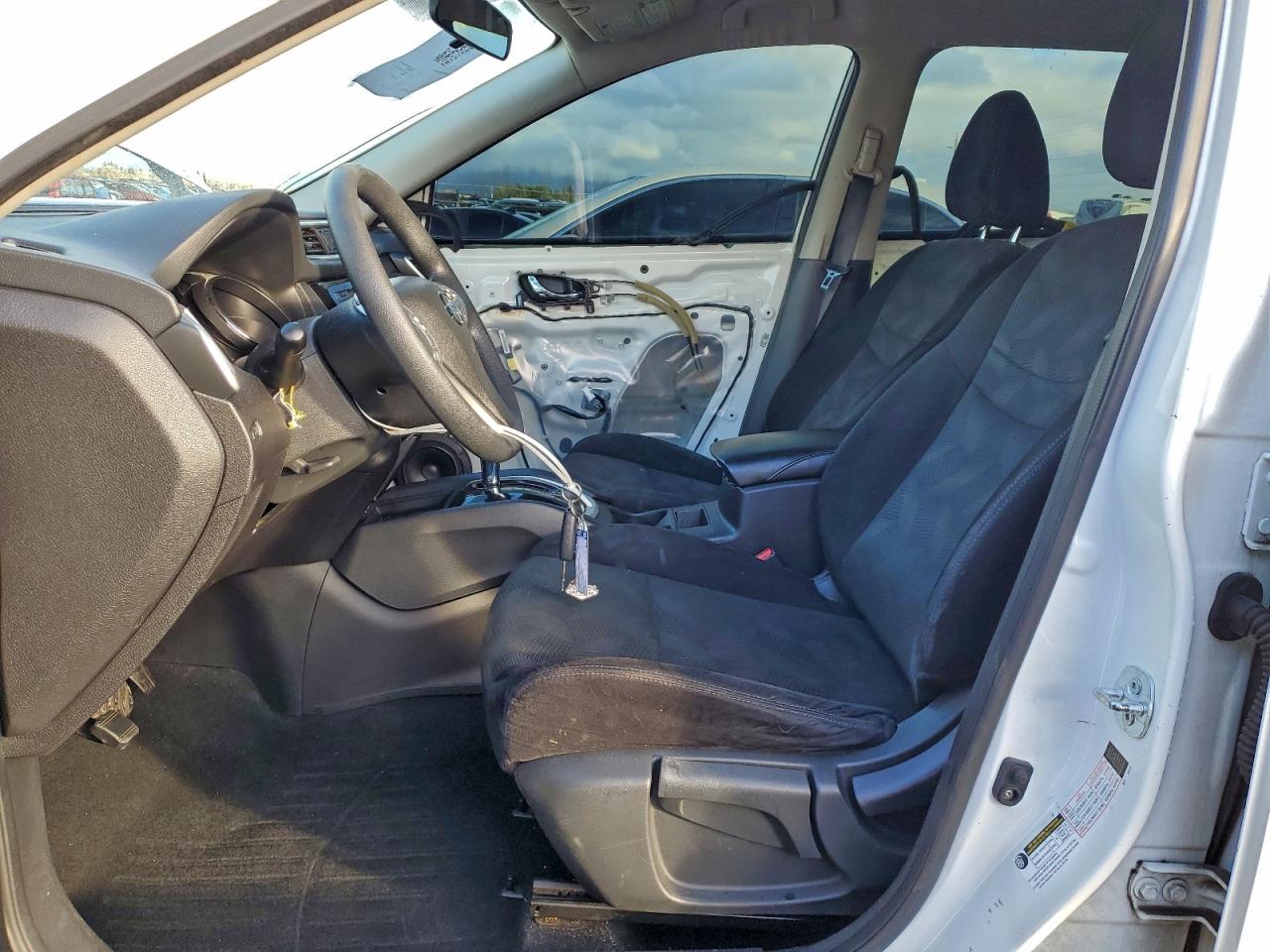 Nissan Rogue S Image 13